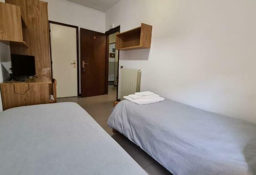 ホテル Albergo Meublé Aurora
