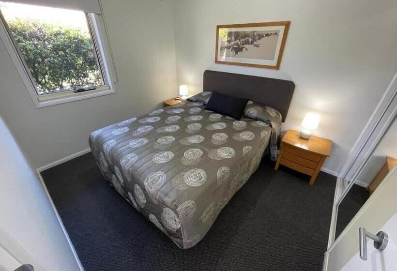 فندق Emerald Inn By Travellers