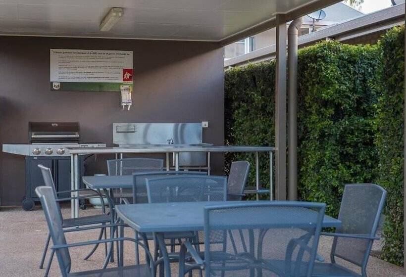 فندق Emerald Inn By Travellers