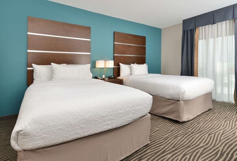 هتل Hampton Inn & Suites Des Moines Downtown