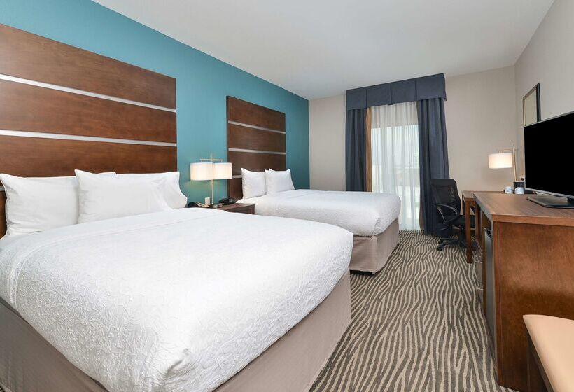 هتل Hampton Inn & Suites Des Moines Downtown