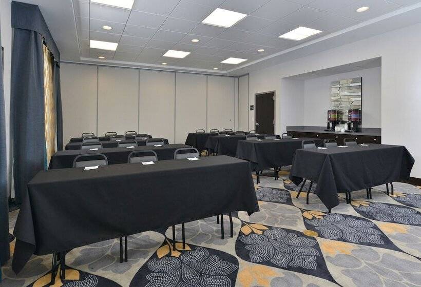 هتل Hampton Inn & Suites Des Moines Downtown