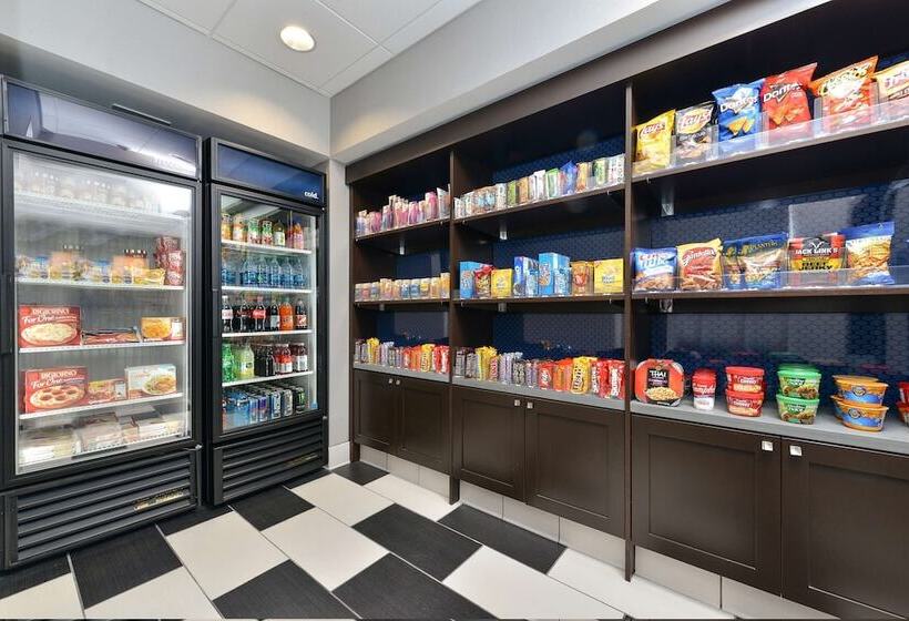 هتل Hampton Inn & Suites Des Moines Downtown