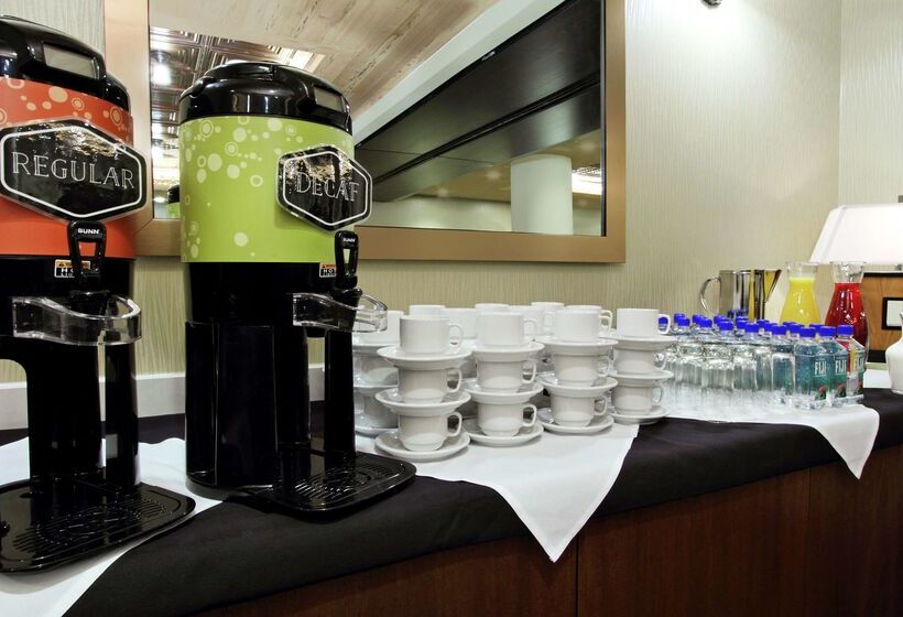 هتل Hilton Garden Inn New York/midtown Park Ave