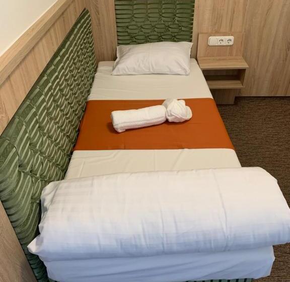酒店 Várfal Wellness Panzió