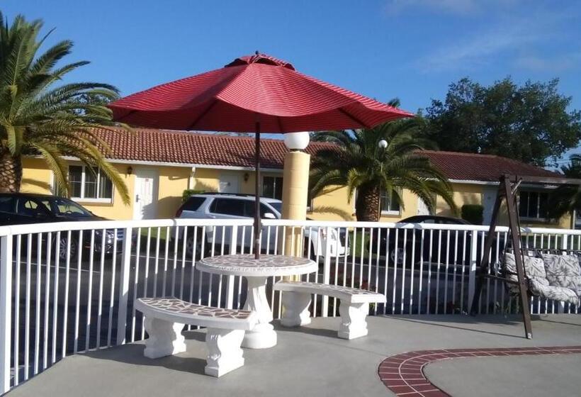 בית מלון כפרי Super Inn Daytona Beach