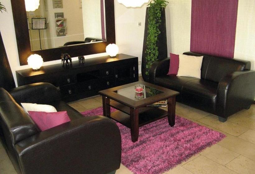 בית מלון כפרי Townhouse