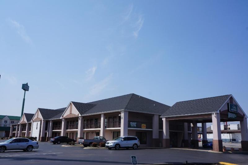 פנסיון Clarksville Inn