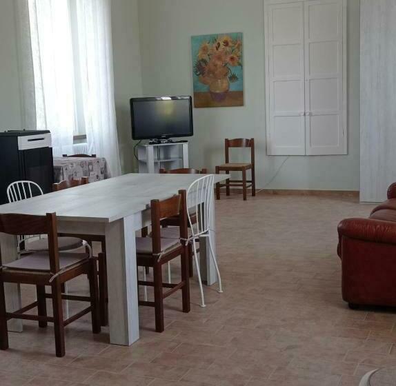 فندق صغير Rifugio Escursionistico Ex Scuola Grassi, Bubbio