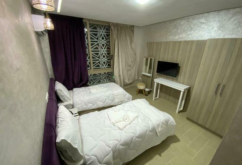 Отель Hôtel Chark