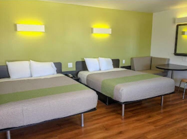 בית מלון כפרי American Inn
