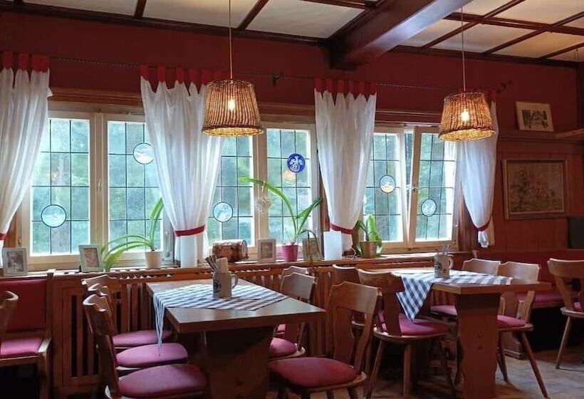 هتل Bergwaldhütte