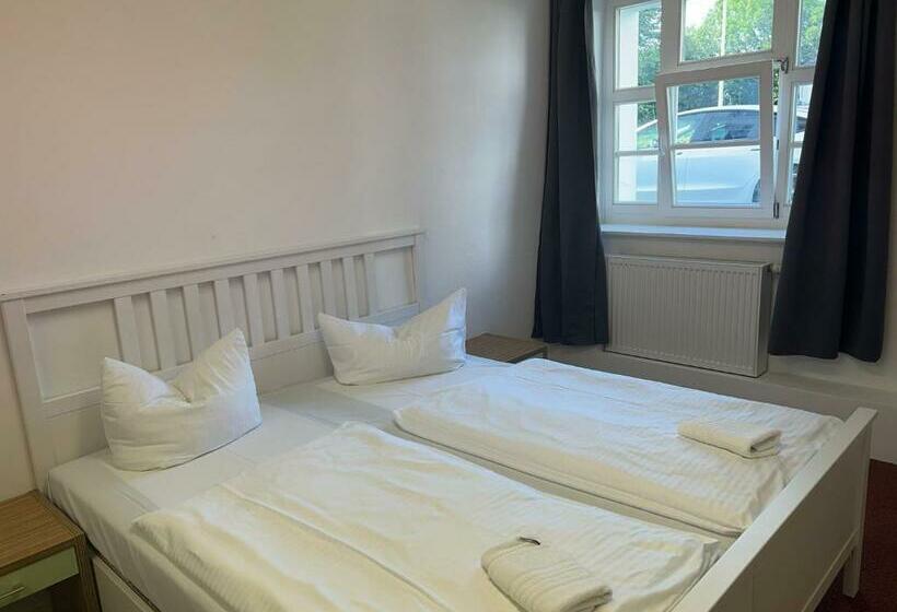 Общежитие Circus Hostal Putbus