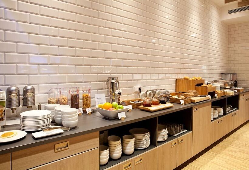 호텔 Holiday Inn Express Dusseldorf Airport