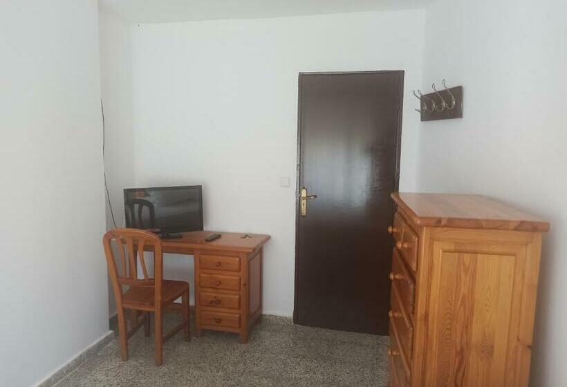 پانسیون Hostal Restaurante El Burguiyo