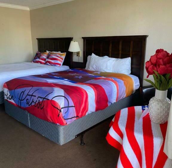 Отель American Patriot Family Inn Aka Oak Grove Inn