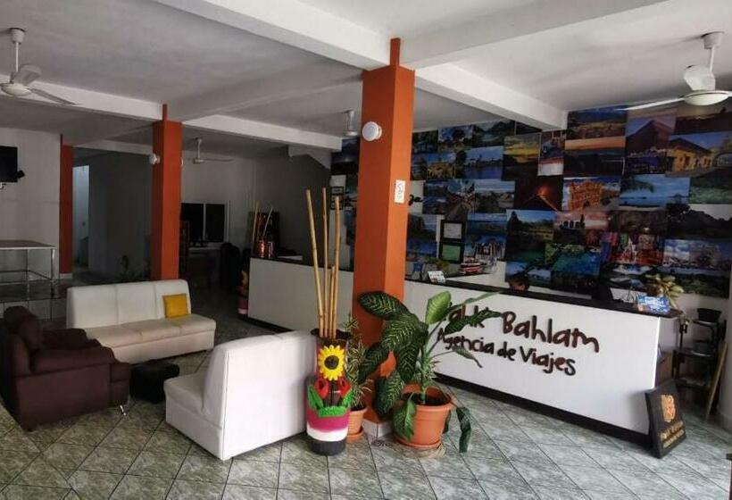هتل Hostal Tah Itza