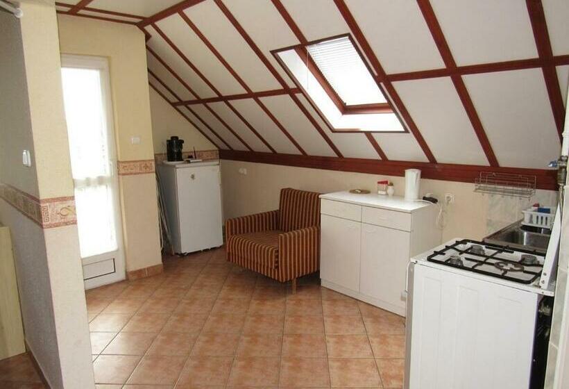 Zöld Apartmanház