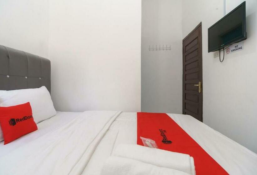 Отель Reddoorz Near Kampus Uin Lampung