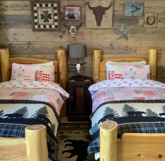 בית מלון כפרי Oak Ridge Cabin
