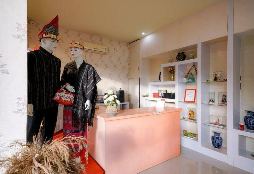 فندق Reddoorz Plus @ Jalan Fl Lumban Tobing Sibolga