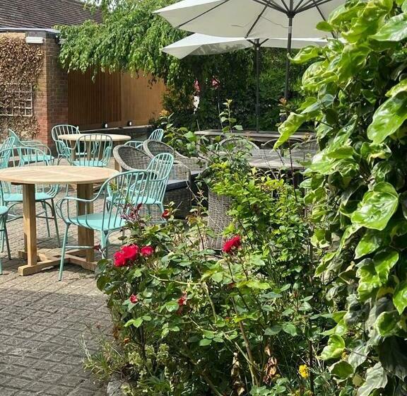 فندق The Coach And Horses