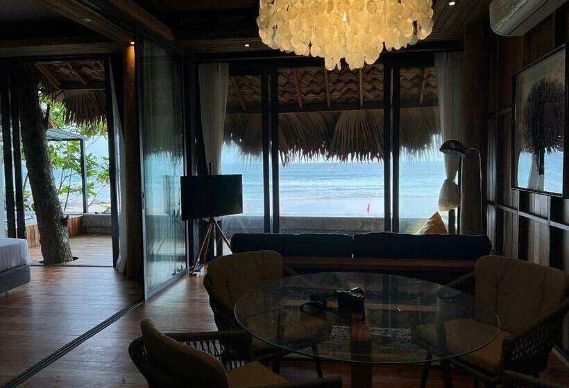 リゾートホテル Sealord Naithon Beachfront Villa