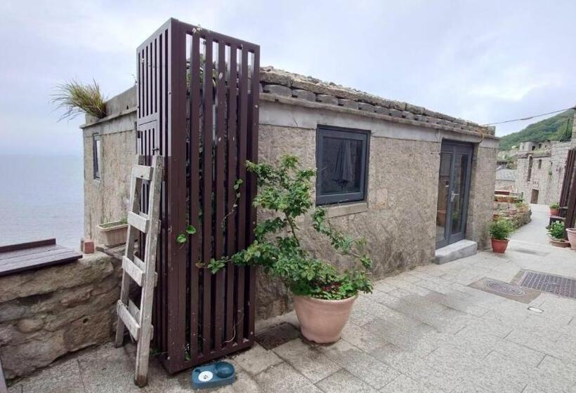 هتل کپسول 芹聚輕旅 Qinju Light Hostel