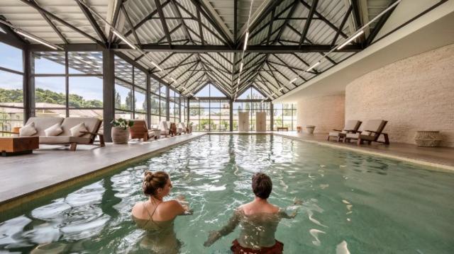 Отель Le Grand Pavillon Chantilly