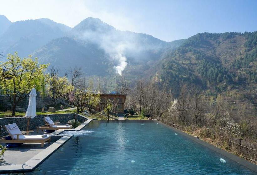 אתר נופש Qayaam Gah