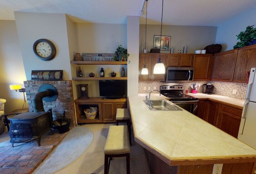 Wintergreen 106   Cozy And Peaceful Condo, Conveniently Located Between Killington And Pittsfield 1