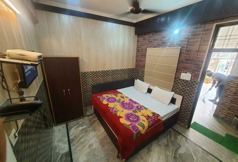 בית מלון כפרי Oyo 88383 Trimurti Guest House