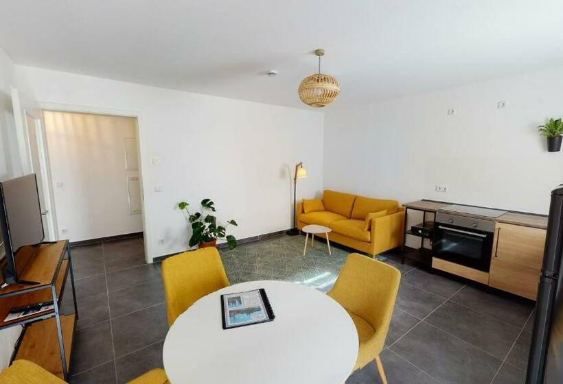 Travel Art Boardinghouse