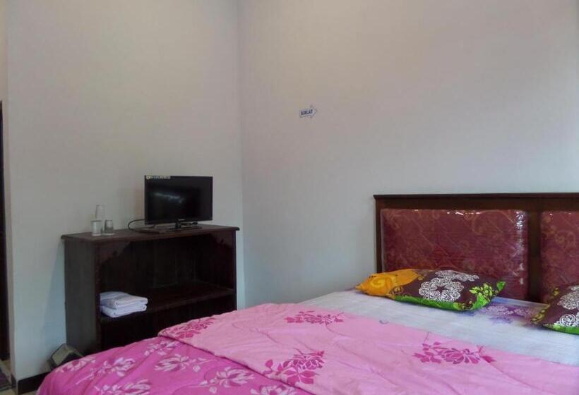 פנסיון Km 31 Sujono Guesthouse