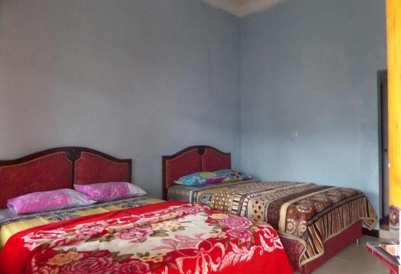 פנסיון Km 31 Sujono Guesthouse