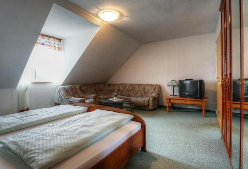 تختخواب و صبحانه Pension & Gasthaus Kahren