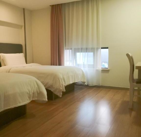 호텔 Hanting Express Shanghai Hongkou Football Stadium