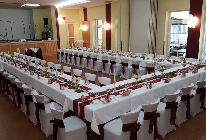 בית מלון כפרי & Gasthaus Zum Eichenkranz