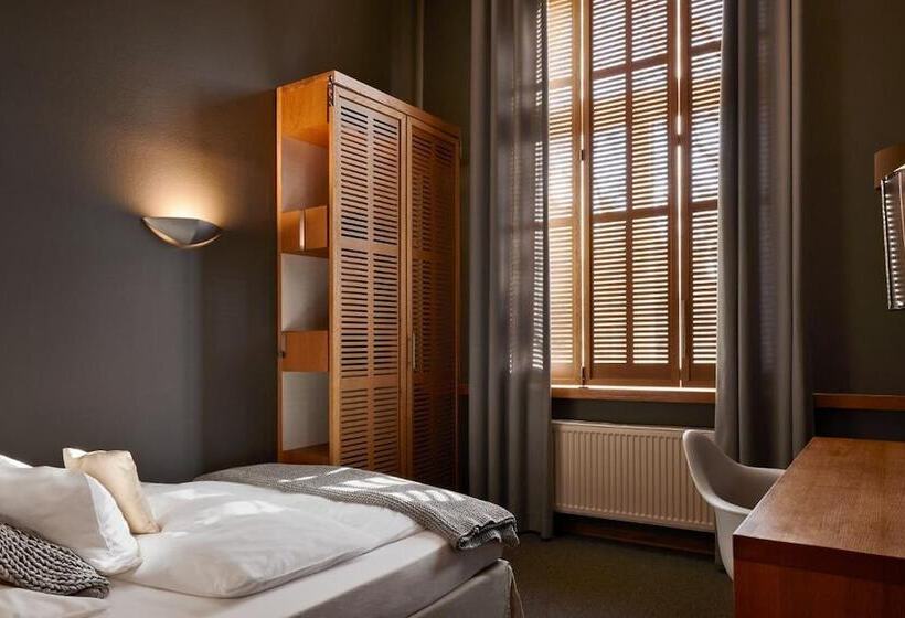 酒店 Yoho   The Young