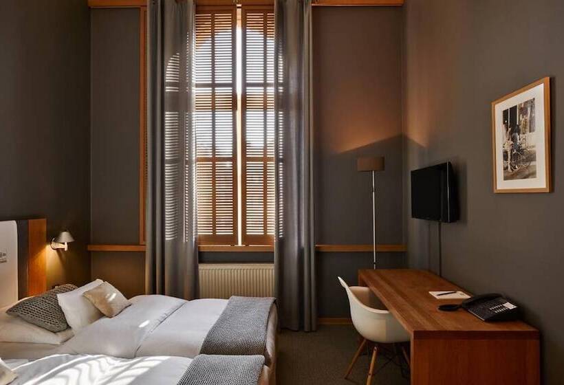 酒店 Yoho   The Young