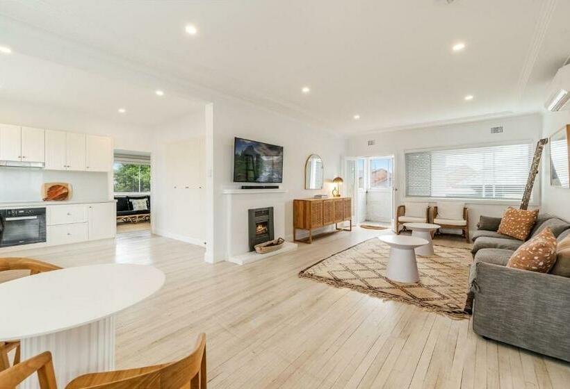 Bella Bay 2 Upstairs Unit Prime Location