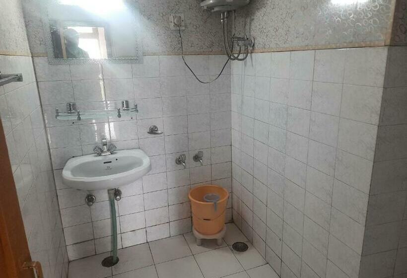پانسیون Arti Guest House