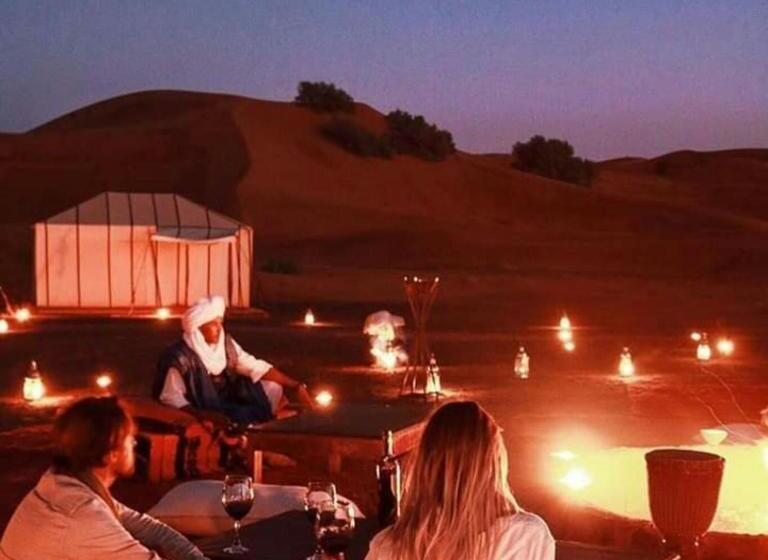 تختخواب و صبحانه Best Desert Luxury Camp