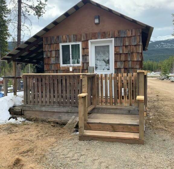 Bed and Breakfast Jade City Dog House