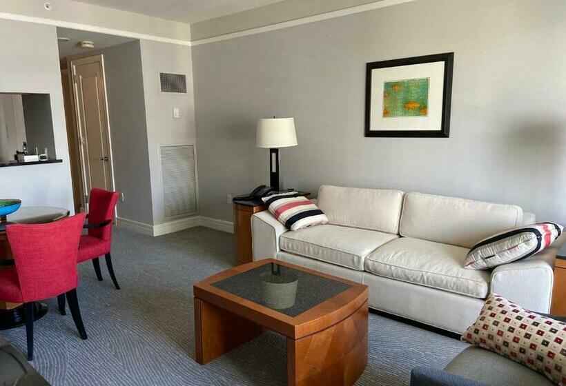 Four Seasons Hotel Miami Luxury Private Residences