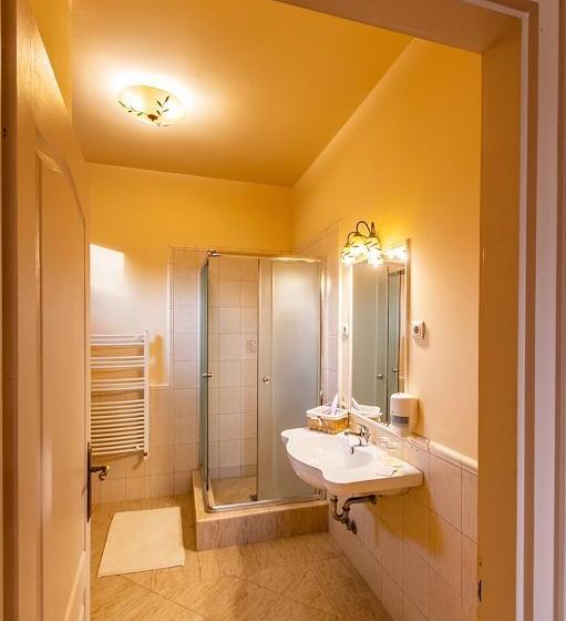 هتل Il Gallo Nero   Fekete Kakas étterem és Panzió