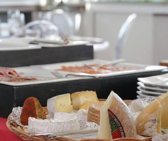 酒店 The Originals Hôtel Le Cise Restaurant Chambres Et Suites