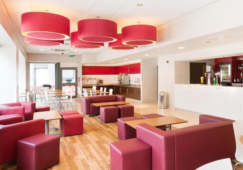 Отель Travelodge Liverpool Central Exchange Street