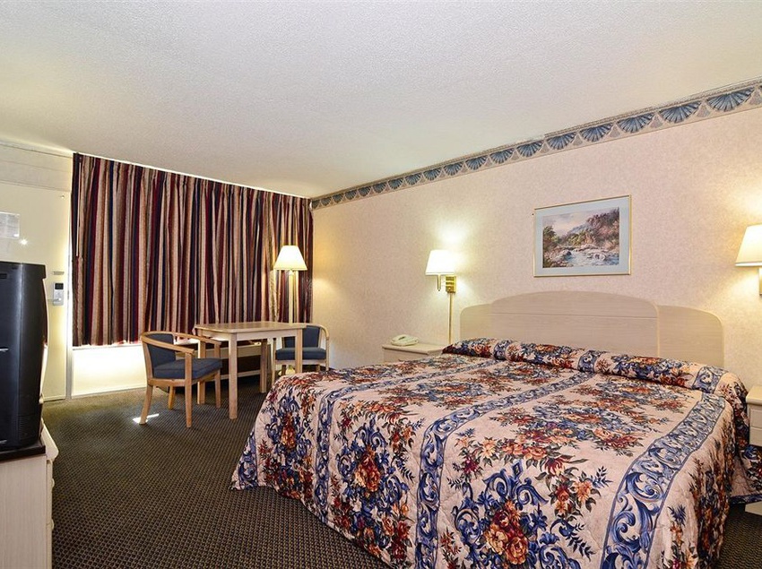 汽车旅馆  The Sanford Inn