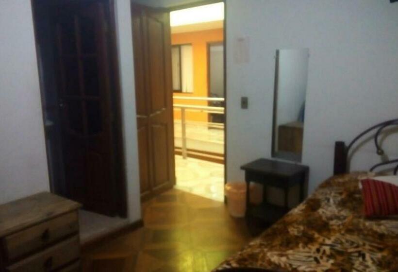 هتل Hostal Terra